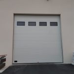 Installation d'une prote de garage industrielle